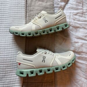 NWOTs On Running Cloud 5 Running Shoes, Size 8.5, Undyed White and Creek